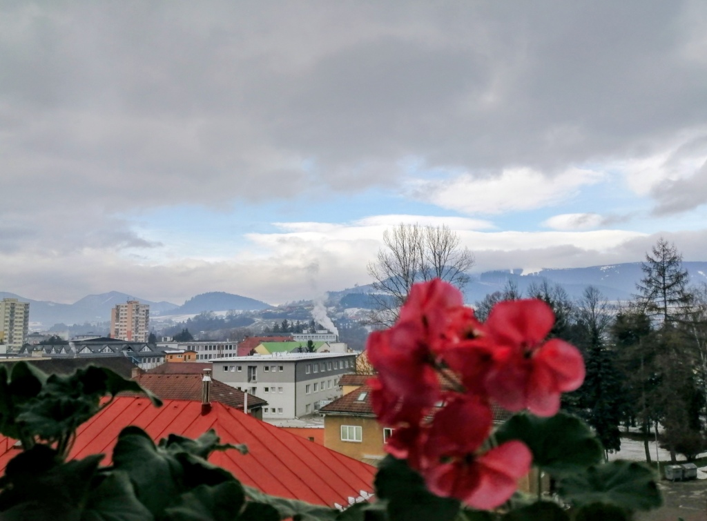 Prevažne zamračená aj teplá sobota