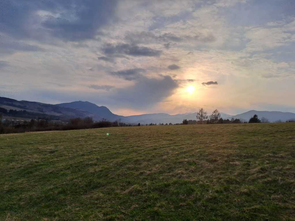 Teplo pred studeným frontom