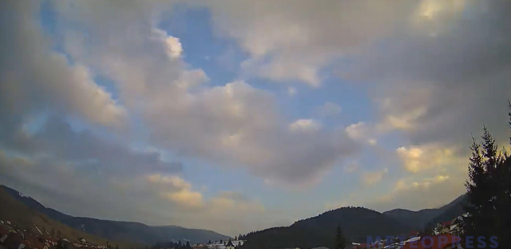 V stredu prechodne viac oblačnosti