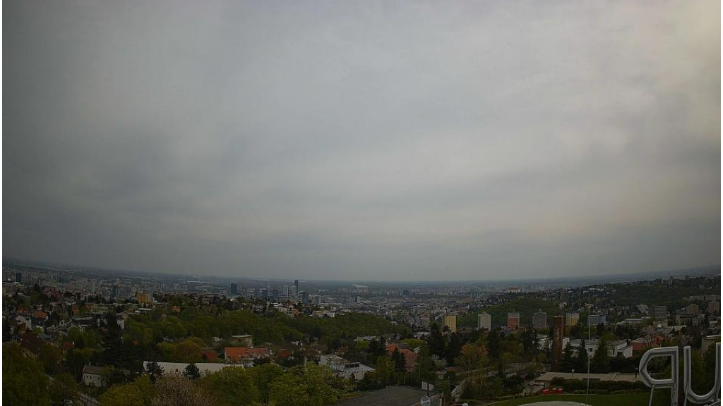 Najbližšie dni tu snami pobudne saharský prach a aj teplejší vzduch